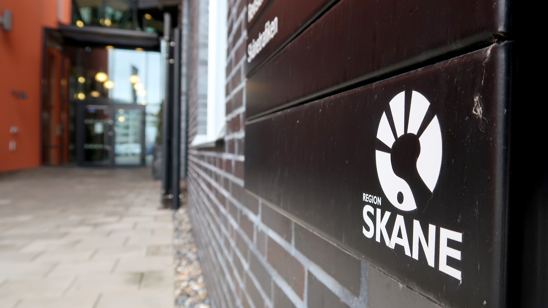 Entrén till Region Skånes lokaler vid Dockplatsen i Malmö.