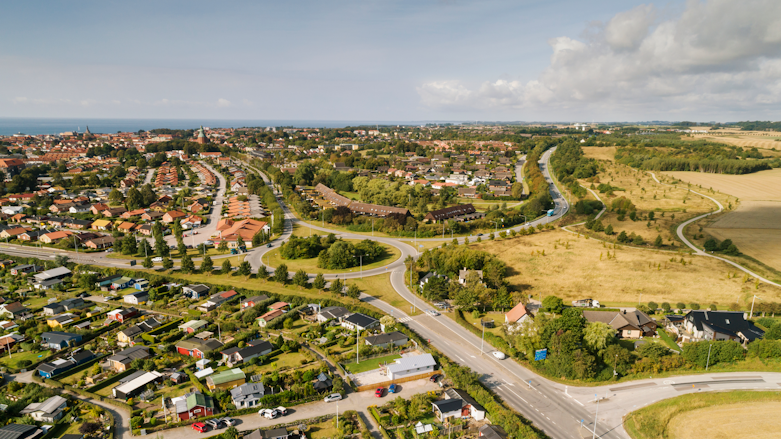 Bild av landskap med en rondell i mitten av bilden