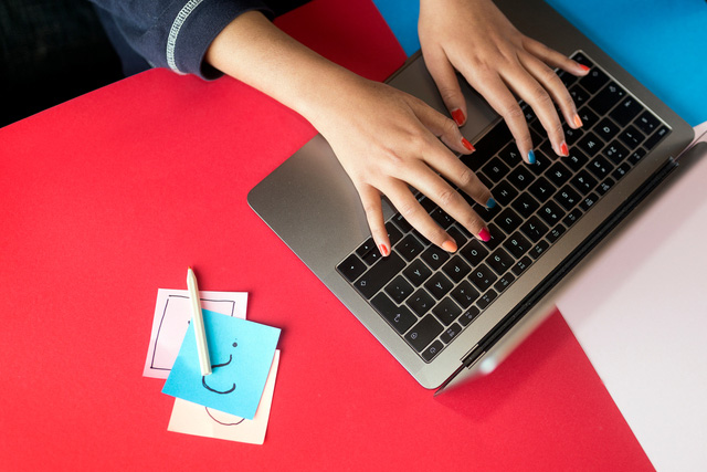 Vid frågor kan du kontakta Region Skåne via datorn.