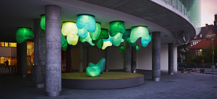 "La Familia". Skulptur av Monica Gora. Entrén till akut- och infektionskliniken, Skånes universitetssjukhus (Sus) i Malmö.