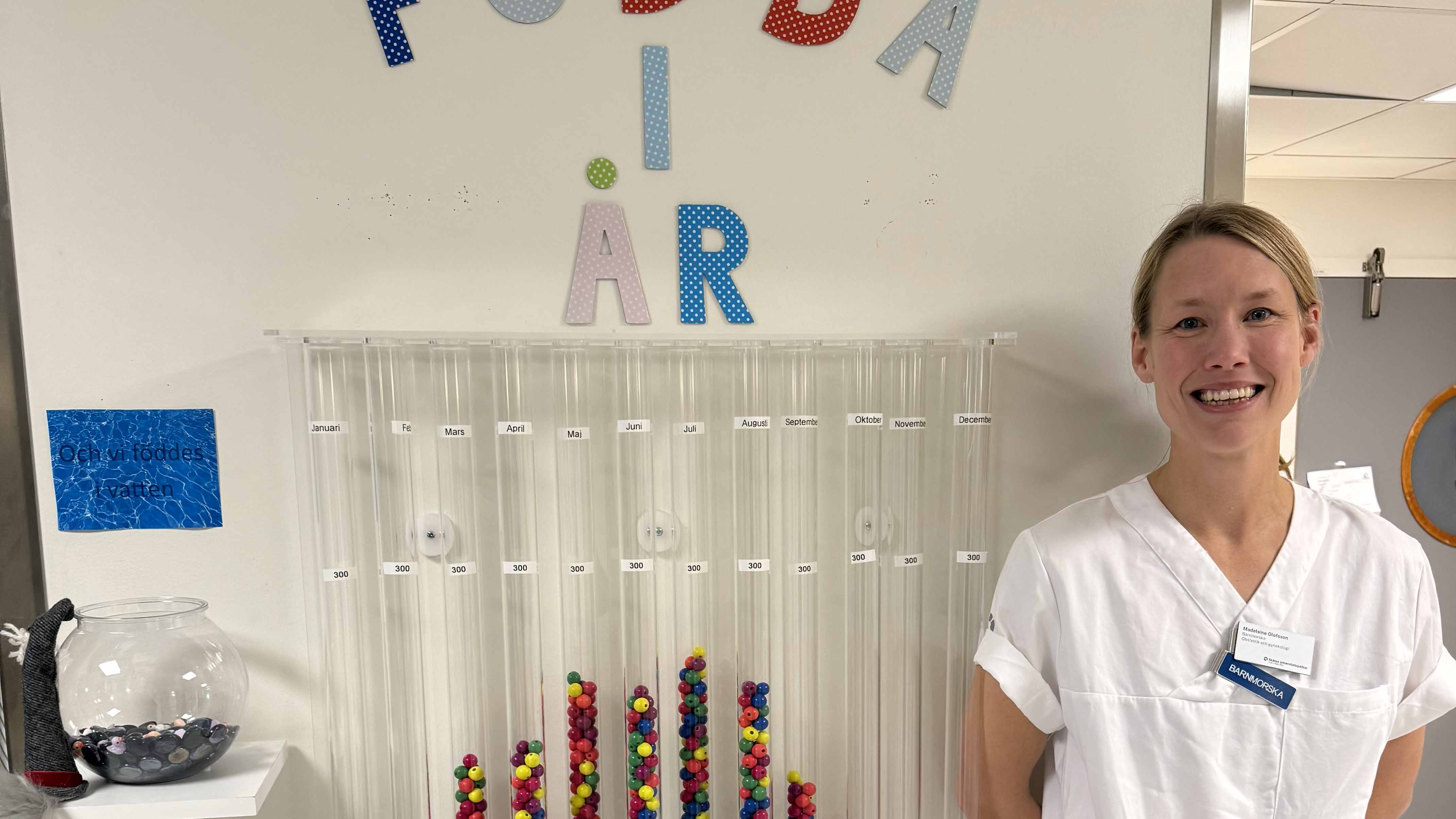 barnmorska visar kulorna som representerar född i Lund