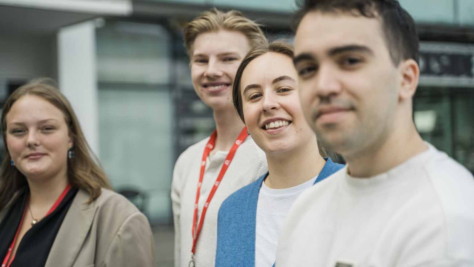 Från vänster Saga Väring, Ola Wibergh Julia Allfelt och George Chaniotakis, fotade utomhus.